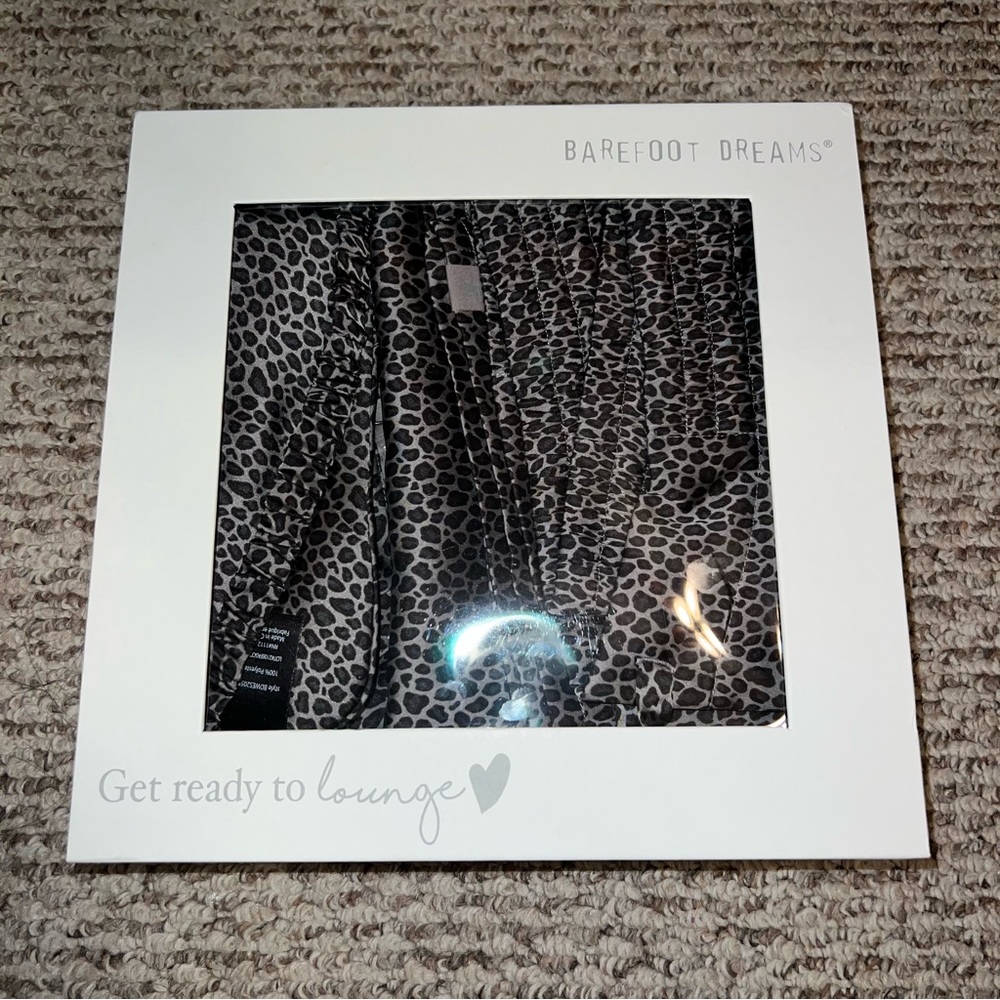 BAREFOOT DREAMS DOVE GRAY LEOPARD MULTI SATIN PJ PAJAMA SET SIZE XS NWT